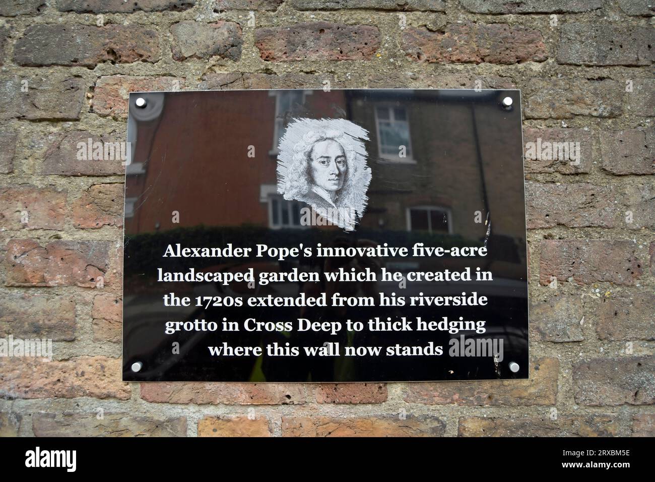 plaque in twickenham, england, noting that the 1720s landscape garden of poet and satirist alexander pope extended from the river thames to this wall Stock Photo