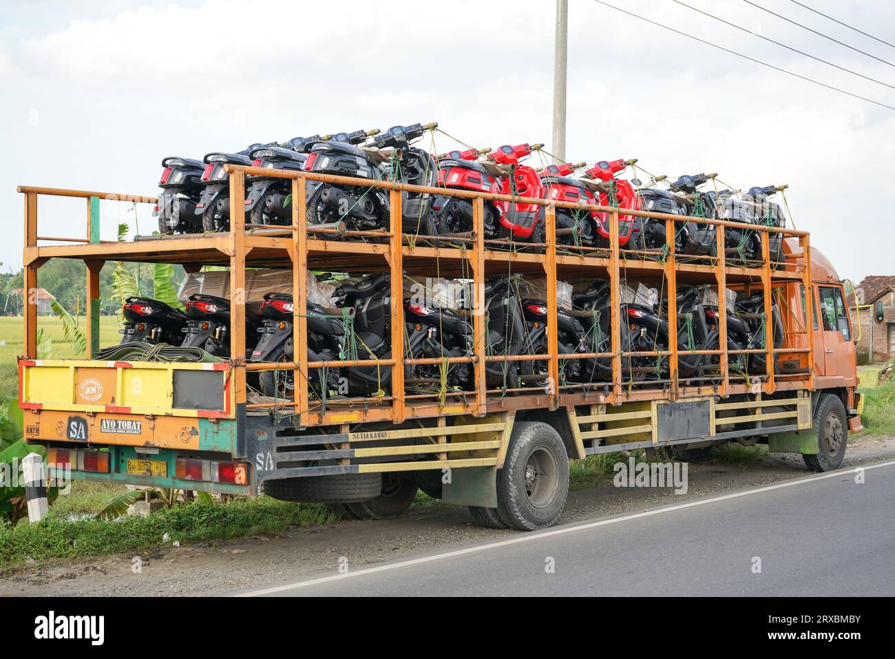Automatic motorcycle transport truck with several floors that can
