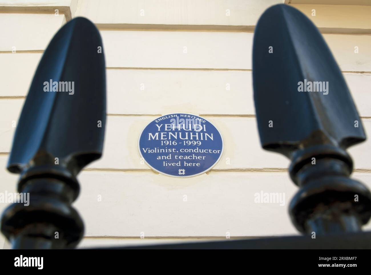english heritage blue plaque marking a home of violinist, conductor and teacher yehudi menuhin, chester quare, london, england Stock Photo
