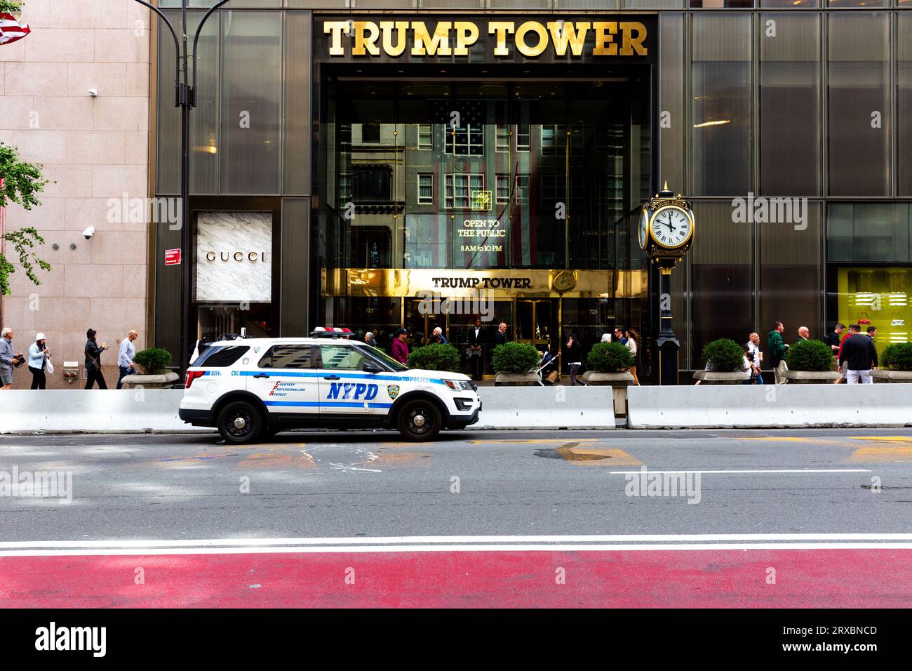 TRUMP TOWER, NEW YORK, USA, - SEPTEMBER 15, 2023.  A NYPD police car parked outside Trump Towers in New York city in a Donald J Trump arrest concept Stock Photo