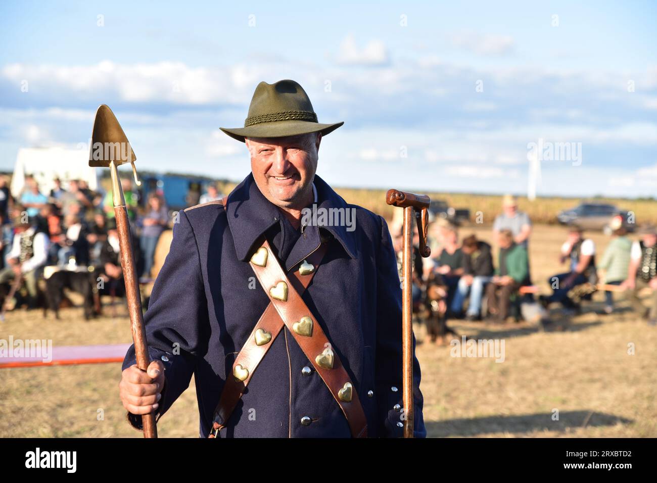 Brambach, Germany. 24th Sep, 2023. Mario Wehlitz from Saxony-Anhalt stands in traditional shepherd costume at the award ceremony for the national herding competition. In his hand he holds the Golden Shovel, which he won as the winner of the German Shepherding Championship. Credit: Simon Kremer/dpa/Alamy Live News Stock Photo