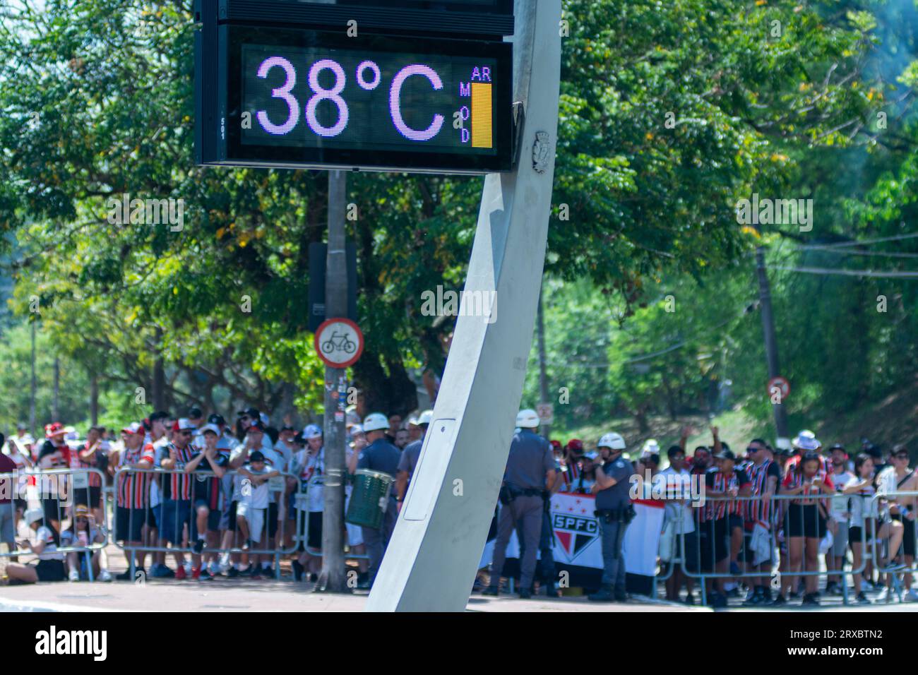 SÃO PAULO, SP - 24.09.2023: SÃO PAULO X FLAMENGO - Thermometer shows 38ºC  before the match between Sâo Paulo FC x Flamengo, valid for the second leg  of the 2023 Copa do