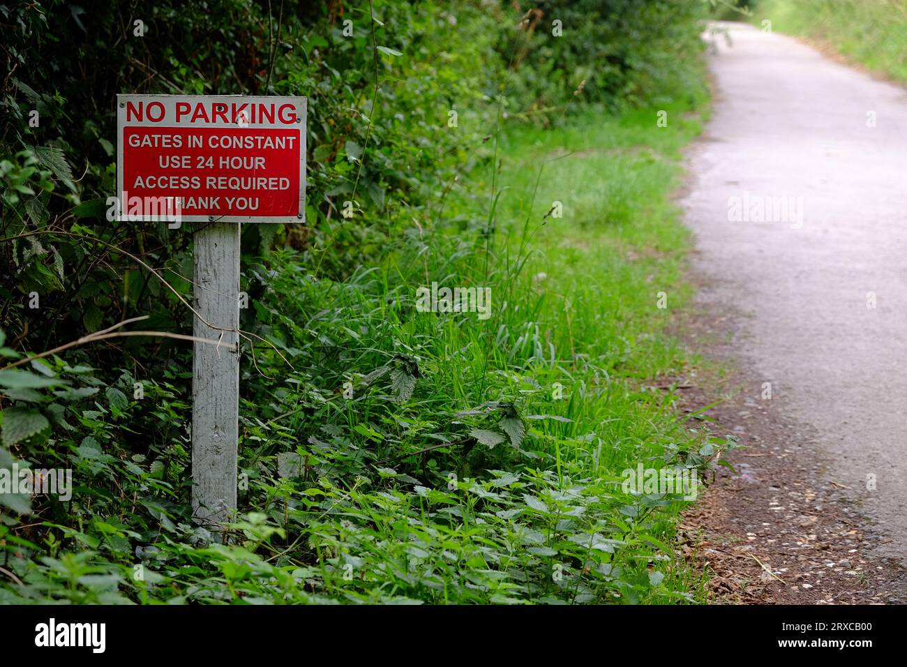 July 2023 - No Parking sign in a country lane to allow access through gates Stock Photo