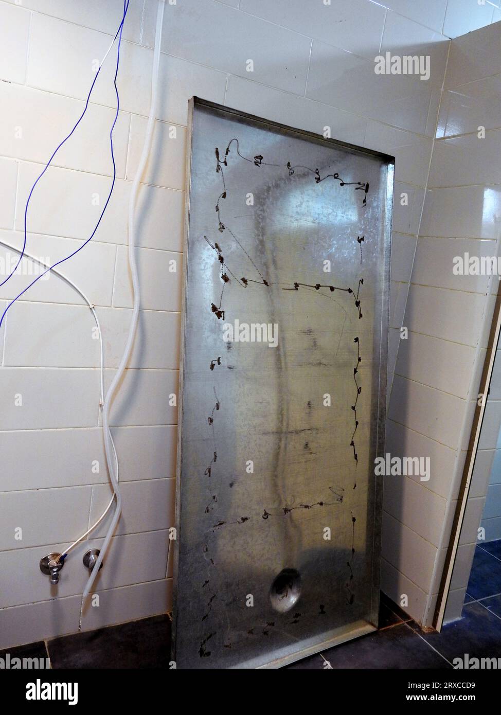 Ghusl table or purification of the deceased body tray before the