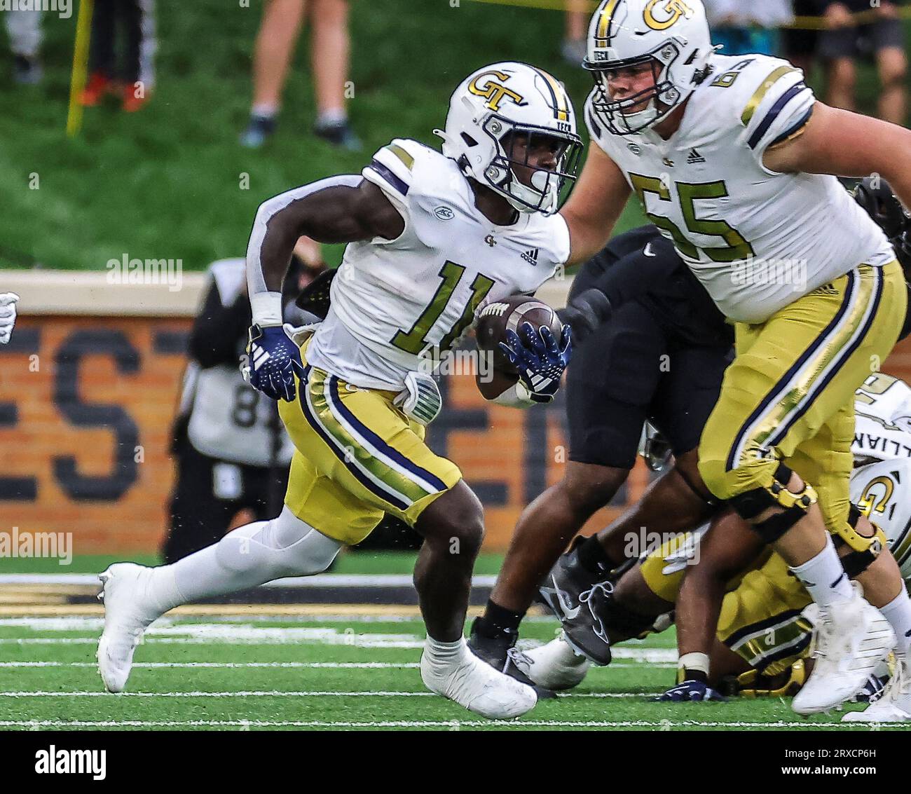 September 23, 2023 Tech sophomore Jamal Haynes (11) runs with