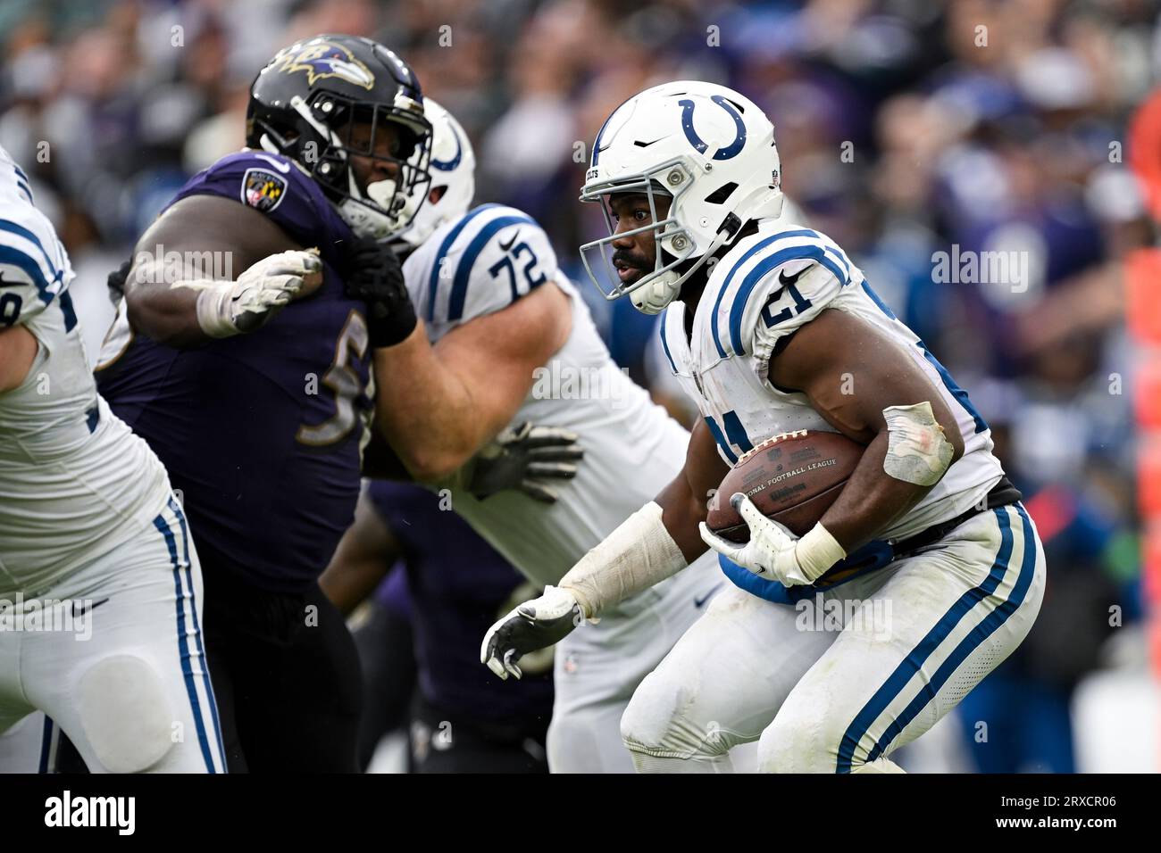 Indianapolis Colts running back Zack Moss (21) runs the ball during ...