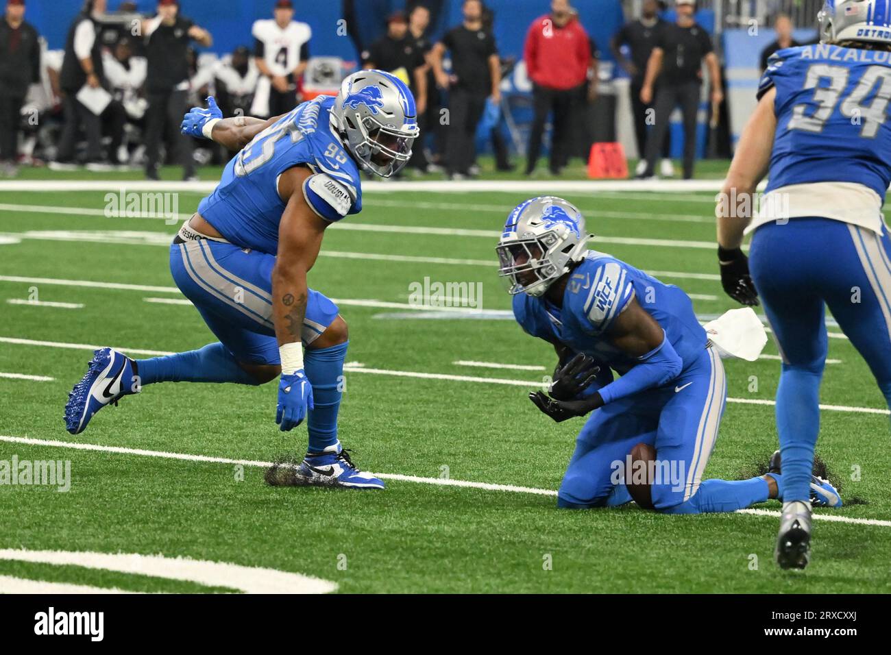 DETROIT, MI - SEPTEMBER 24: Detroit Lions S (21) Tracy Walker III unsuccessfully attempts to intercept a tipped pass during the game between Atlanta Falcons and Detroit Lions on September 24, 2023 at Ford Field in Detroit, MI (Photo by Allan Dranberg/CSM) Credit: Cal Sport Media/Alamy Live News Stock Photo