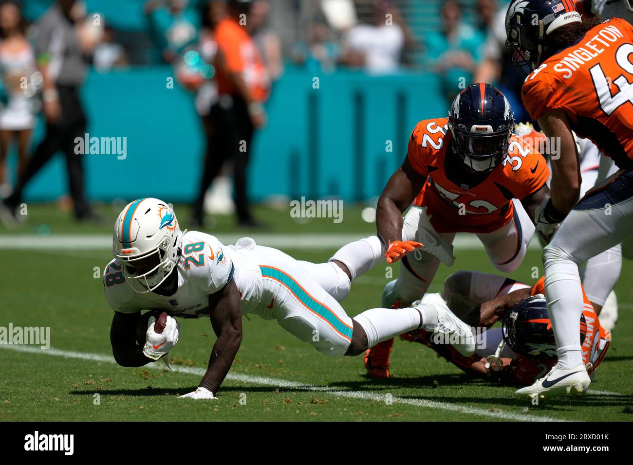 Miami Dolphins running back De'Von Achane (28) scores a touchdown