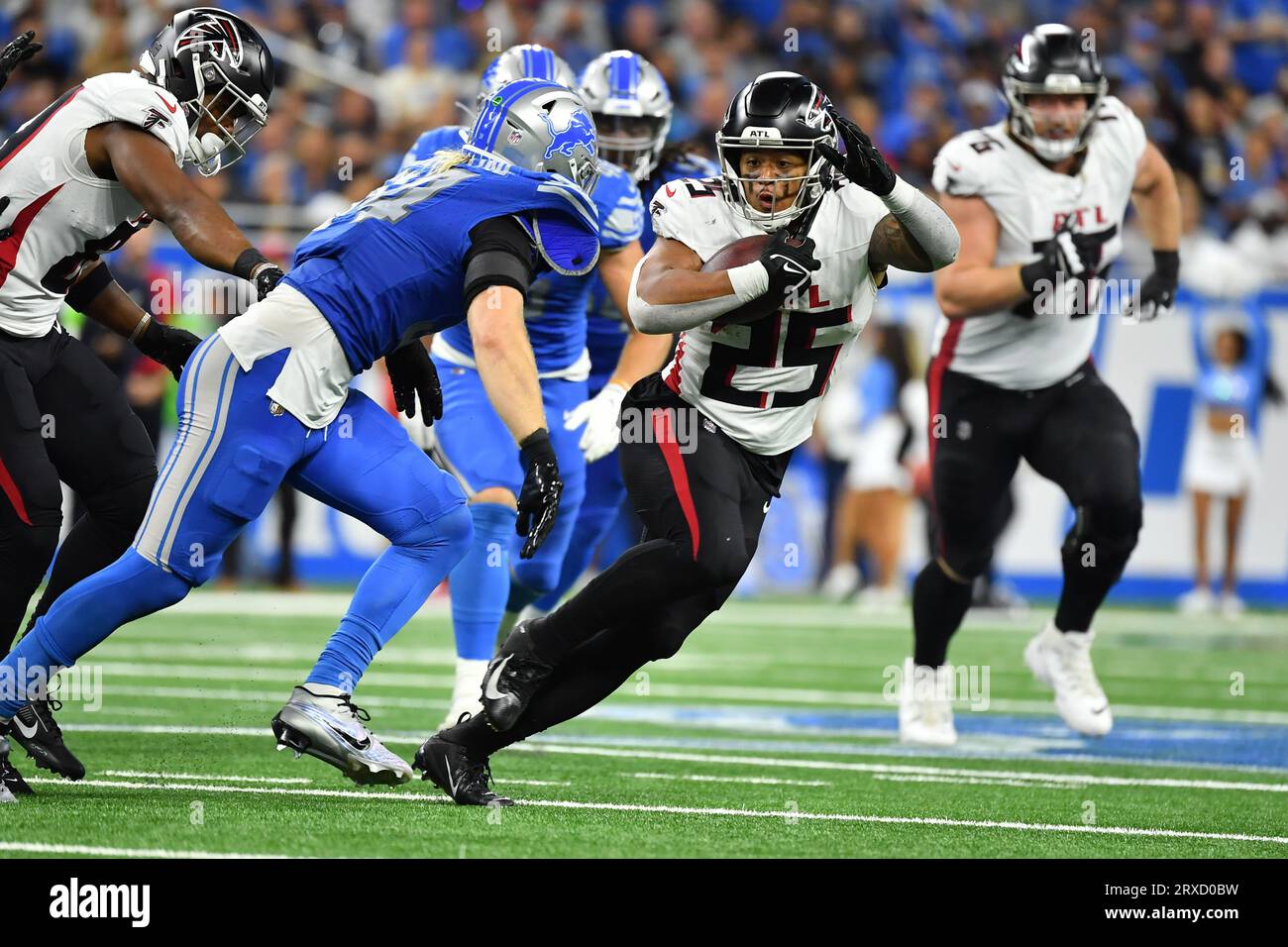 DETROIT, MI - SEPTEMBER 24: Atlanta Falcons running back (25