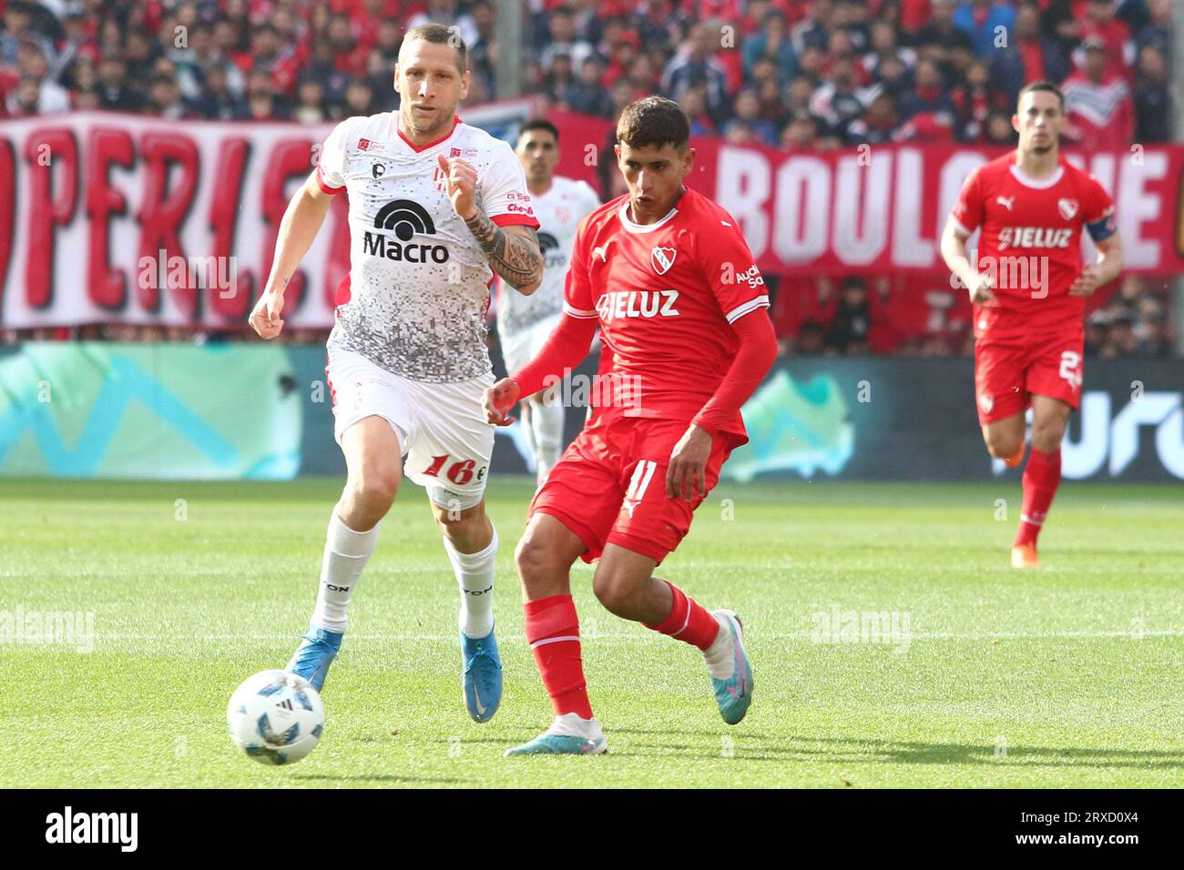 Buenos Aires, Argentina. 24th Sep, 2023. Luciano Aued of Instituto and Javier Ruiz of Independiente during the game for the 6th round of Argentina´s Liga Profesional de Fútbol Binance Cup at Ricardo Bochini Stadium ( Credit: Néstor J. Beremblum/Alamy Live News Stock Photo