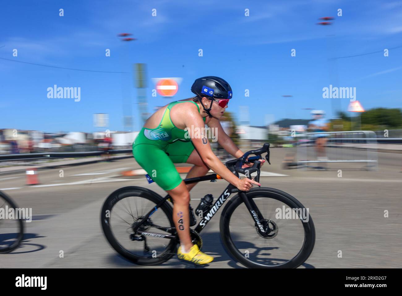 Pontevedra, Spain, 24th September, 2023: Irish triathlete, Erin McConnell in the cycling section during the 2023 Women's U23 Triathlon World Championships, on September 24, 2023, in Pontevedra, Spain. Credit: Alberto Brevers / Alamy Live News. Stock Photo