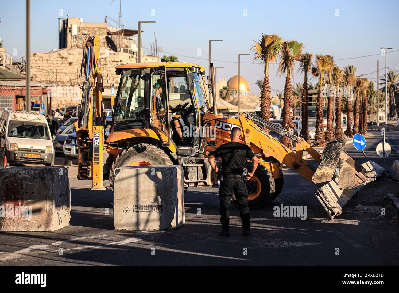 Jerusalem, Israel. 24th Sep, 2023. Israeli forces set up barricades on