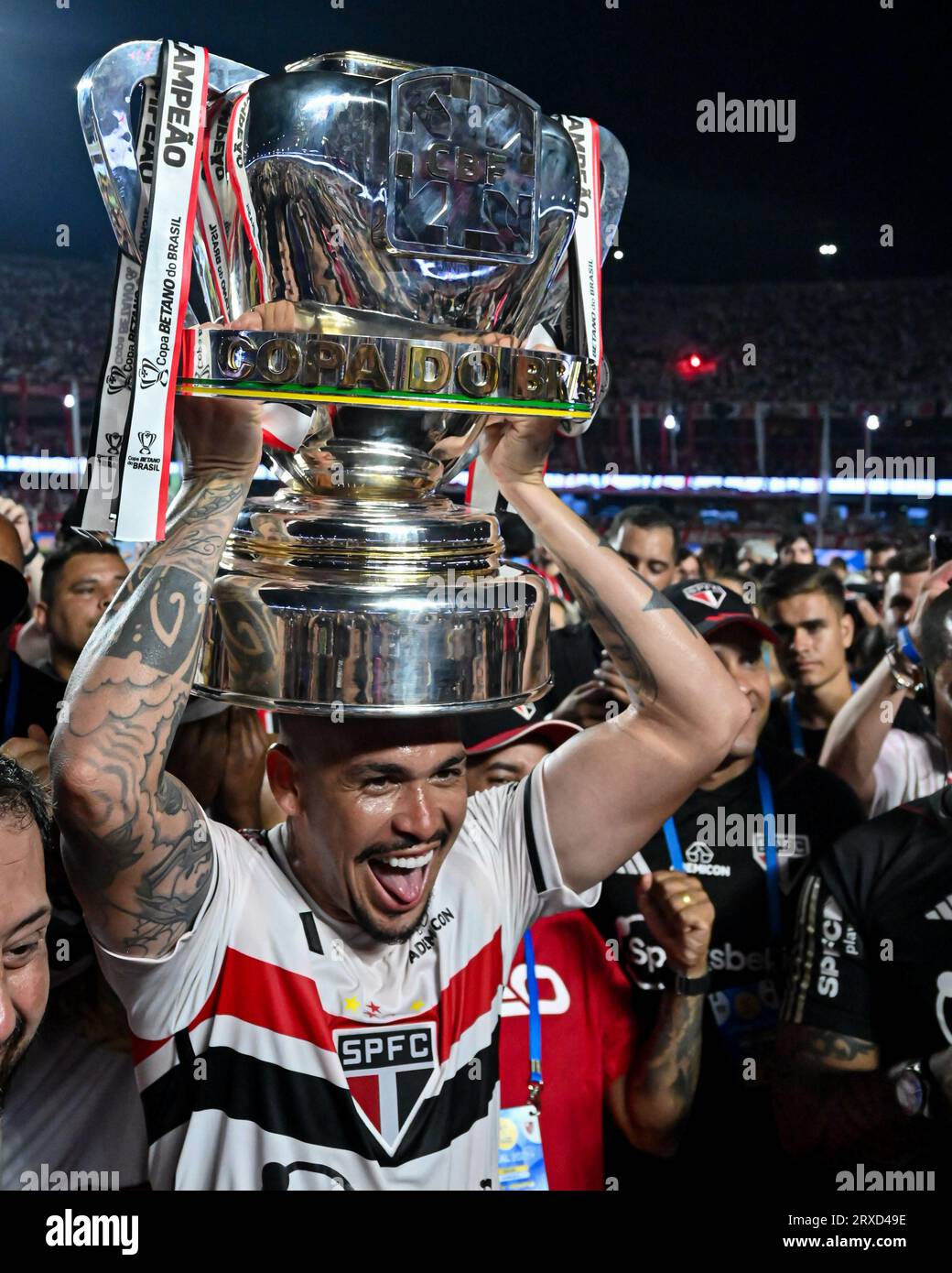 Sao Paulo, Brazil. 24th Sep, 2023. Luciano of Sao Paulo celebrate the title of champion after the match between Sao Paulo and Flamengo, for the second leg of Final Brazil Cup 2023, at Morumbi Stadium, in Sao Paulo on September 24. Photo: Gledston Tavares/DiaEsportivo/Alamy Live News Credit: DiaEsportivo/Alamy Live News Stock Photo