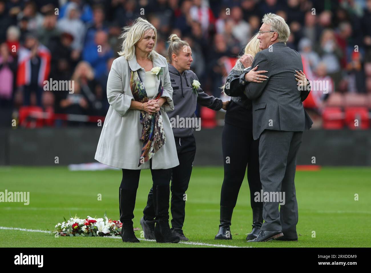 Sheffield, UK. 24th Sep, 2023. Members of Maddy Cusack of Sheffield United Women family, Tony Currie former Sheffield United player and Sophie Barker of Sheffield United Women pay tribute ahead of the Premier League match Sheffield United vs Newcastle United at Bramall Lane, Sheffield, United Kingdom, 24th September 2023 (Photo by Gareth Evans/News Images) in Sheffield, United Kingdom on 9/24/2023. (Photo by Gareth Evans/News Images/Sipa USA) Credit: Sipa USA/Alamy Live News Stock Photo