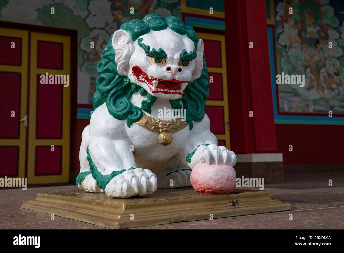 ELISTA, RUSSIA - JUNE 04, 2023: A lion sculpture guarding the entrance to a Buddhist temple Stock Photo