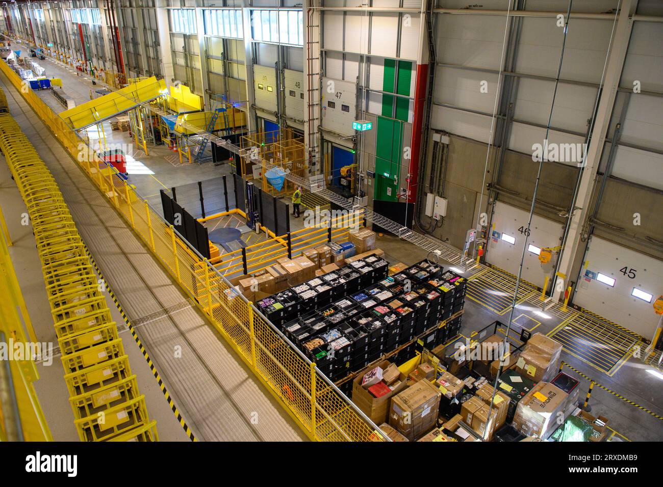 PRODUCTION - 07 September 2023, Saxony-Anhalt, Sülzetal: Goods are ready for delivery at the Amazon logistics center in Sülzetal. Amazon is specifically recruiting members of the German armed forces. For some time now, the mail order company has been explicitly advertising its 'Military Recruitment Program' to attract military personnel as employees. In times of a shortage of skilled workers, this is a field that is apparently becoming increasingly interesting for other companies as well. (to dpa: 'Recruits for the free economy - companies rely on soldiers') Photo: Klaus-Dietmar Gabbert/dpa Stock Photo