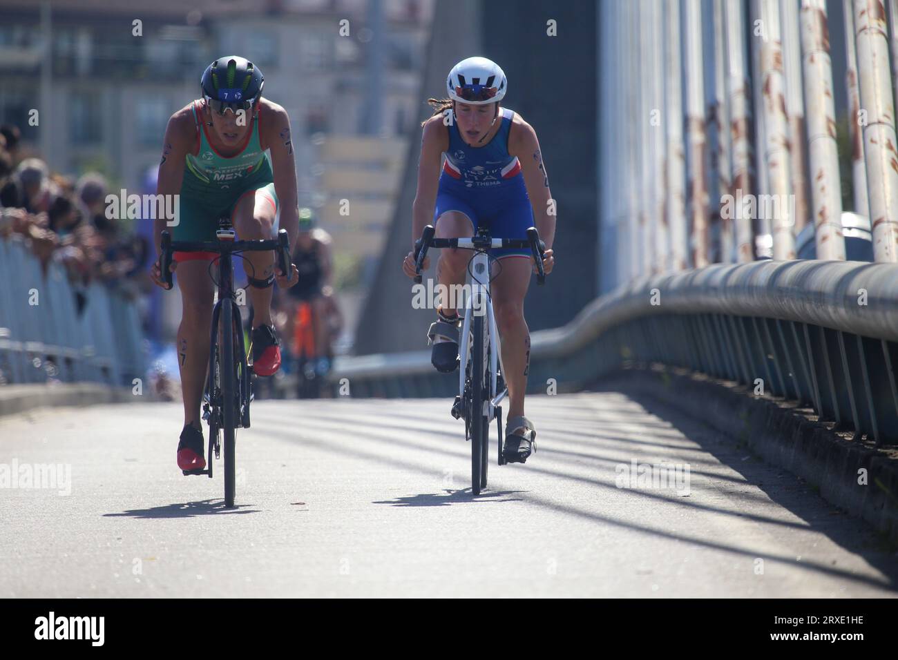 Pontevedra, Galicia, Spain. 24th Sep, 2023. Pontevedra, Spain, September 24, 2023: The Mexican triathlete, Mercedes Romero (L) with Angelica Prestia (R) in the cycling section during the 2023 Women's U23 Triathlon World Championship, on September 24, 2023, in Pontevedra, Spain. (Credit Image: © Alberto Brevers/Pacific Press via ZUMA Press Wire) EDITORIAL USAGE ONLY! Not for Commercial USAGE! Stock Photo