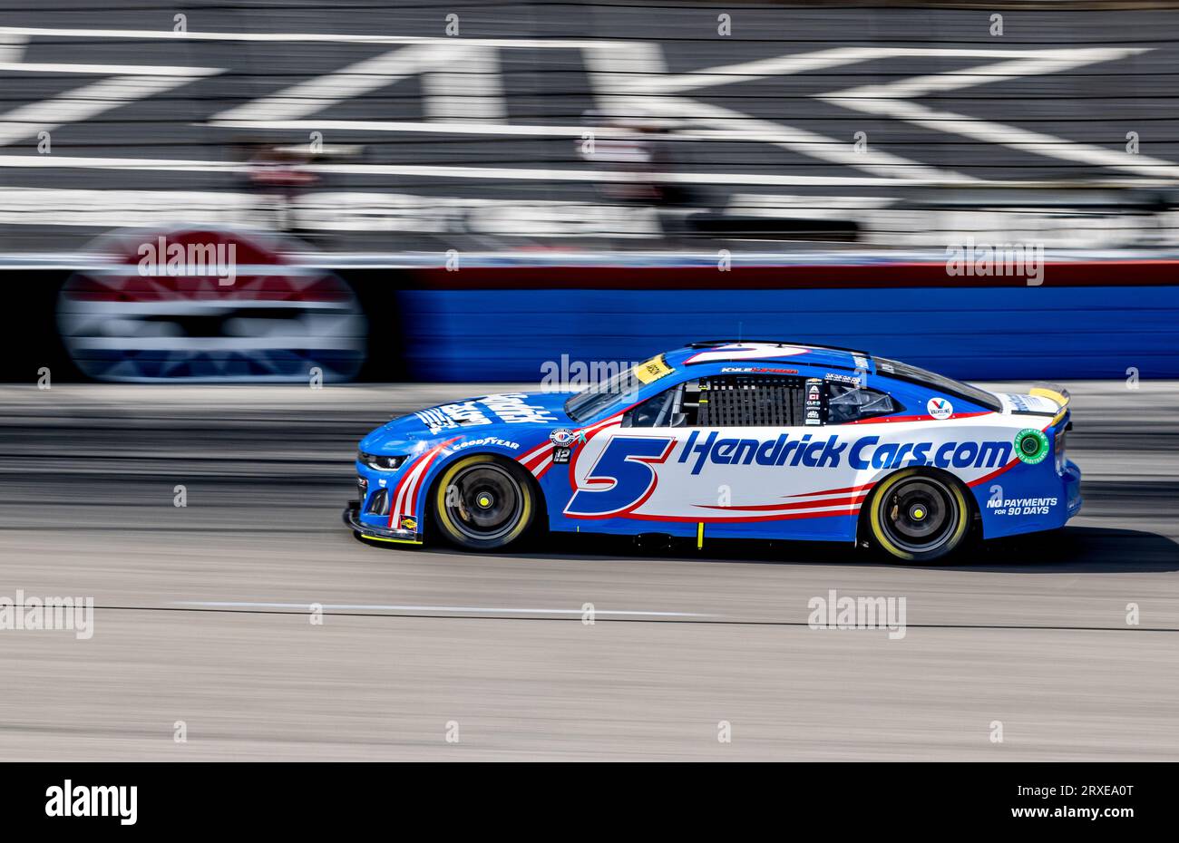 Fort Worth, Texas - September 24rd, 2023: Kyle Larson, driver of the #5  Valvoline Chevrolet, competing in the NASCAR Autotrader EchoPark Automotive 400 at Texas Motor Speedway. Credit: Nick Paruch/Alamy Live News Stock Photo