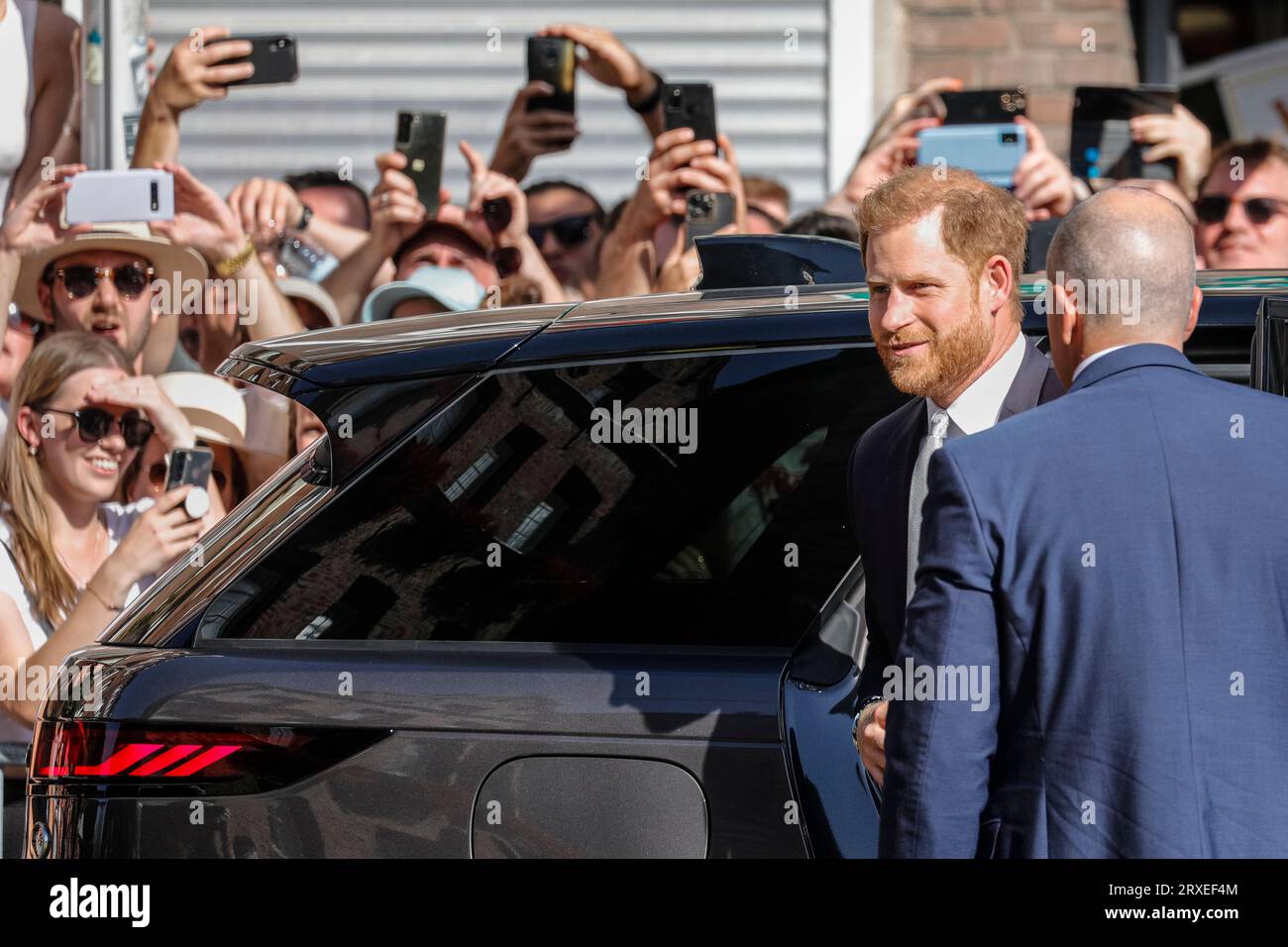 Prince Harry, the Duke of Sussex greeted by the public outside Düsseldorf City HalI Iknvictus Games reception, Germany Stock Photo