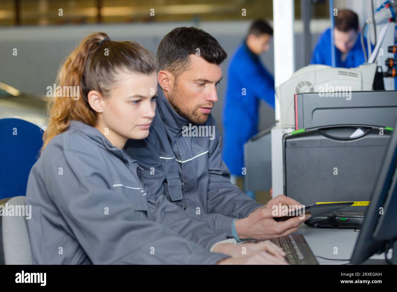 Mechanic invoice hi-res stock photography and images - Alamy