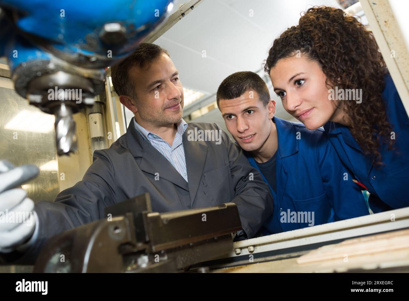 Machine Maker Apprentice engineer training male apprentice on milling machine Stock Photo - Alamy