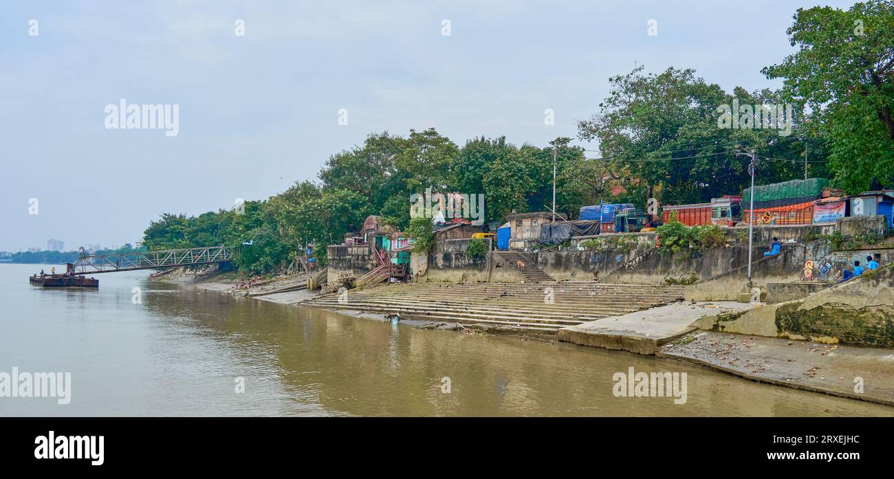 Bathing ghats of North Calcutta Stock Photo - Alamy