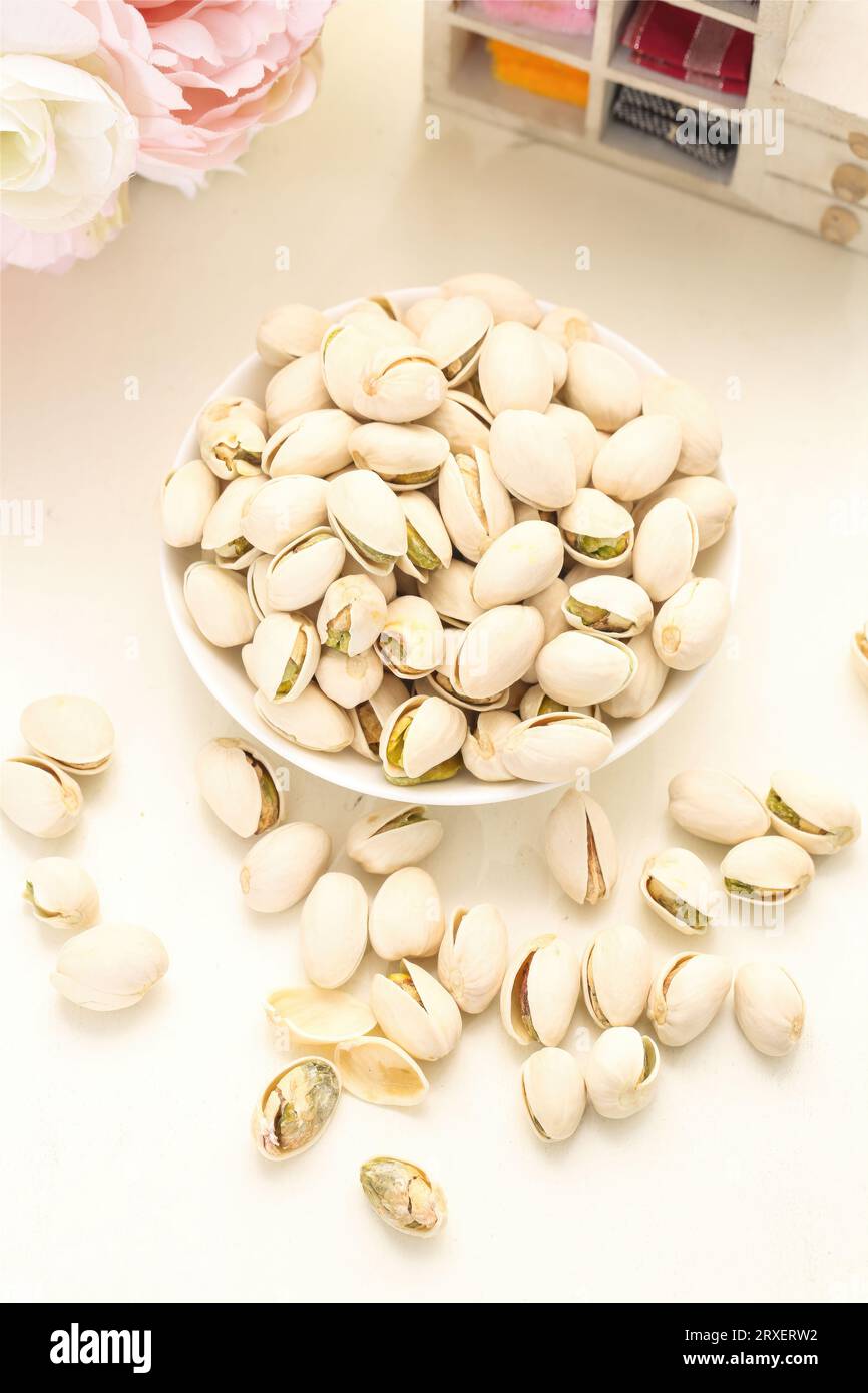 The Mighty Pistachio Health Benefits and Nutritional Value, hi res
