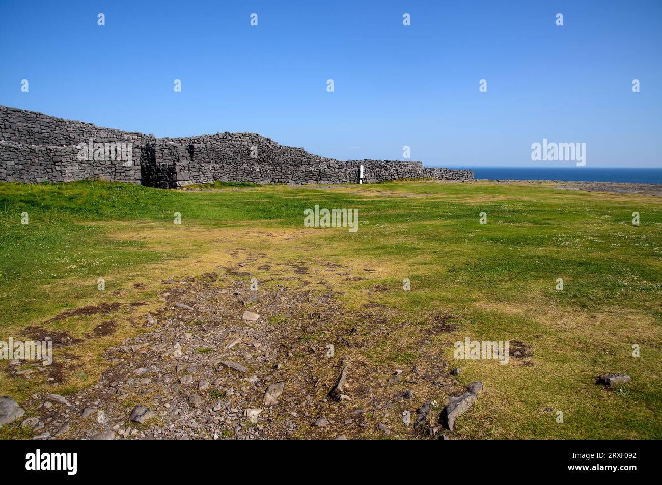Dun aengus hi-res stock photography and images - Alamy