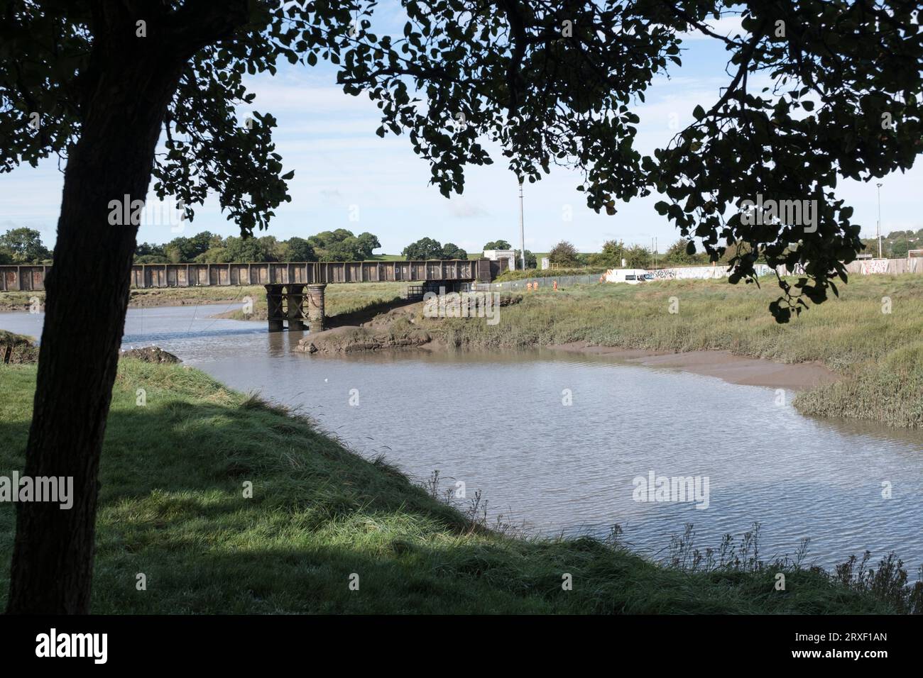 Railway bridge at Sea Mills Shirehampton Bristol UK Stock Photo - Alamy