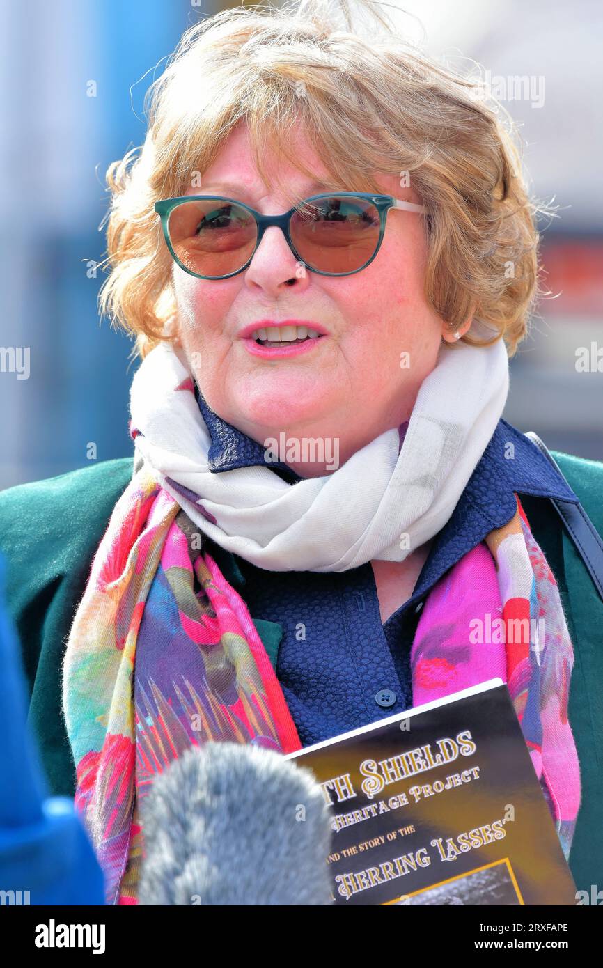Brenda Blethyn opening the Ray Lonsdale sculpture of the Herring Girl