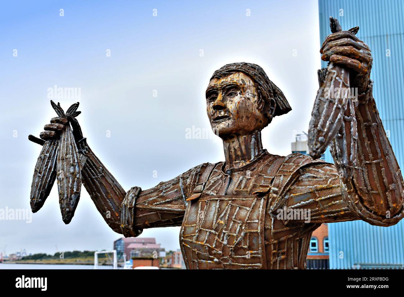 The Ray Lonsdale sculpture of the Herring Girl on North Shields Fish