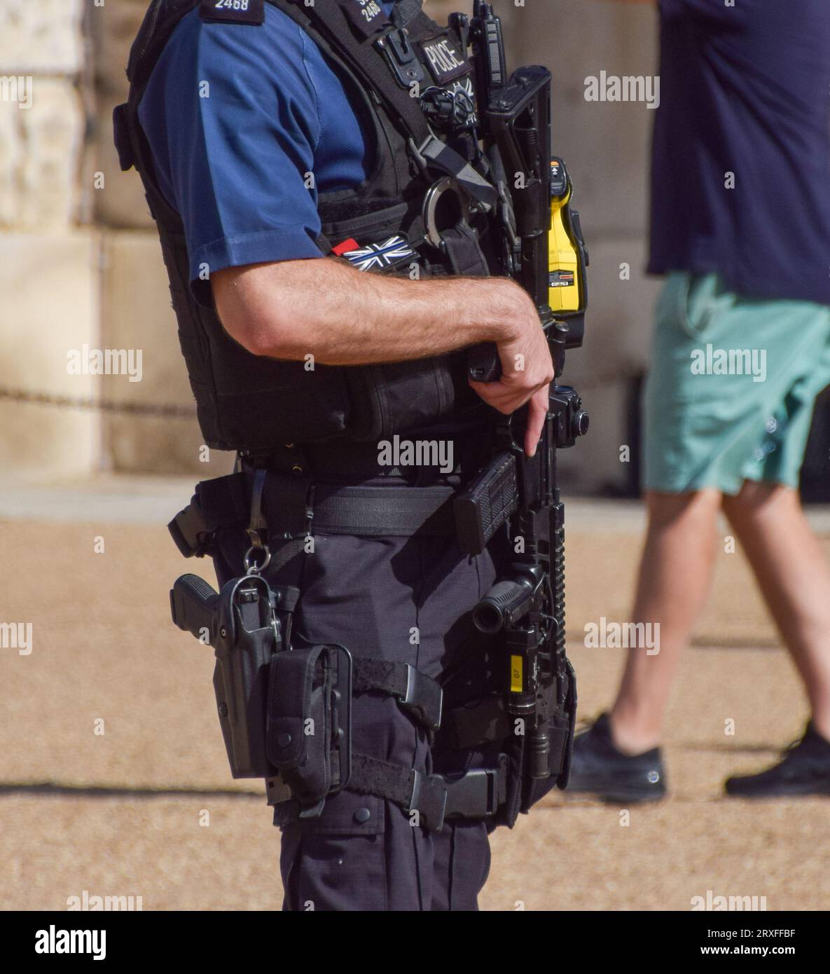 London, England, UK. 25th Sep, 2023. Armed police officers in Westminster. Dozens of Metropolitan Police firearms officers are reportedly refusing to go on armed duty, after an unnamed officer was charged with the murder of Chris Kaba. The majority of police officers in London do not carry weapons and only specialist firearms officers are authorised to do so. (Credit Image: © Vuk Valcic/ZUMA Press Wire) EDITORIAL USAGE ONLY! Not for Commercial USAGE! Credit: ZUMA Press, Inc./Alamy Live News Stock Photo