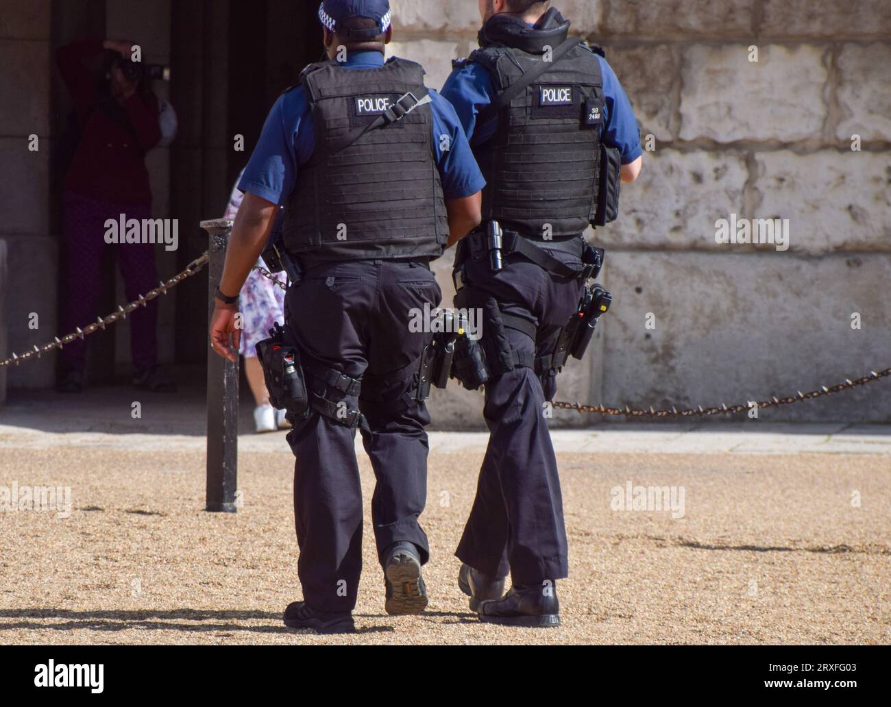 London, UK. 25th September 2023. Armed police officers in Westminster. Dozens of Metropolitan Police firearms officers are reportedly refusing to go on armed duty, after an unnamed officer was charged with the murder of Chris Kaba. The majority of police officers in London do not carry weapons and only specialist firearms  officers are authorised to do so. Credit: Vuk Valcic/Alamy Live News Stock Photo