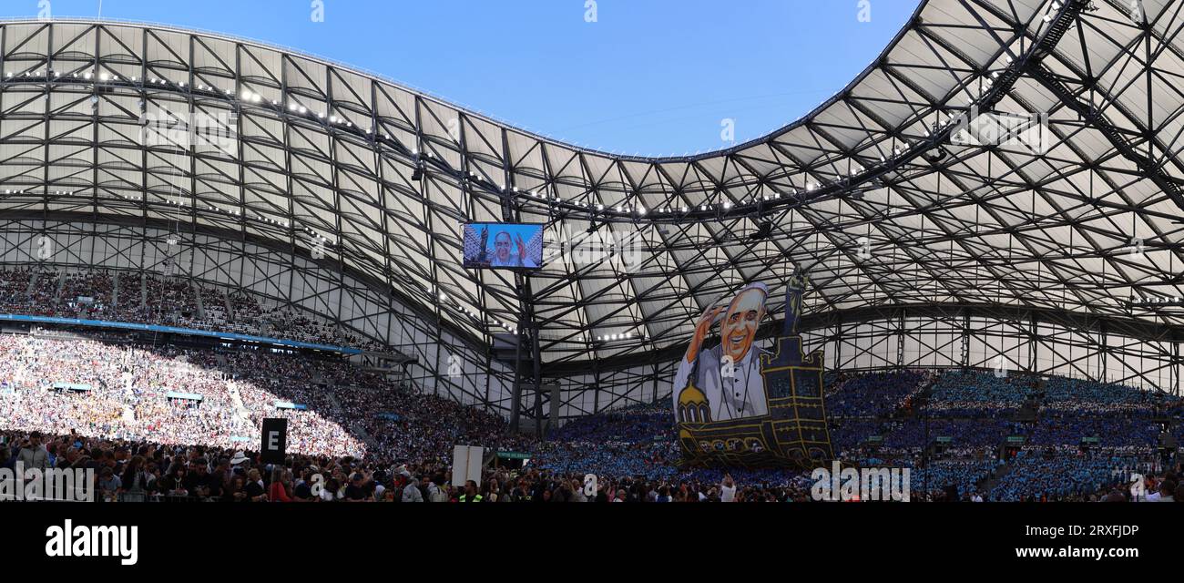 Marseille, France. 23rd Sep, 2023. Manoel Penicaud/Le Pictorium - Pope visits Marseille - 23/09/2023 - France/Bouches-du-Rhone/Marseille - A giant Tifo is deployed in the stands for the Pope's arrival at the Velodrome stadium. Credit: LE PICTORIUM/Alamy Live News Stock Photo