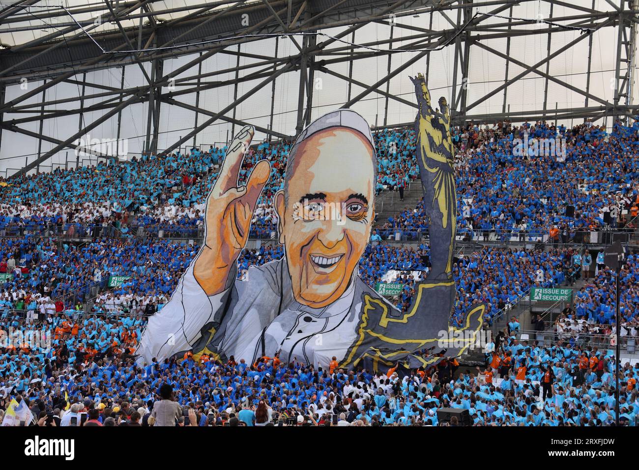 Marseille, France. 23rd Sep, 2023. Manoel Penicaud/Le Pictorium - Pope visits Marseille - 23/09/2023 - France/Bouches-du-Rhone/Marseille - A giant Tifo is deployed in the stands for the Pope's arrival at the Velodrome stadium. Credit: LE PICTORIUM/Alamy Live News Stock Photo