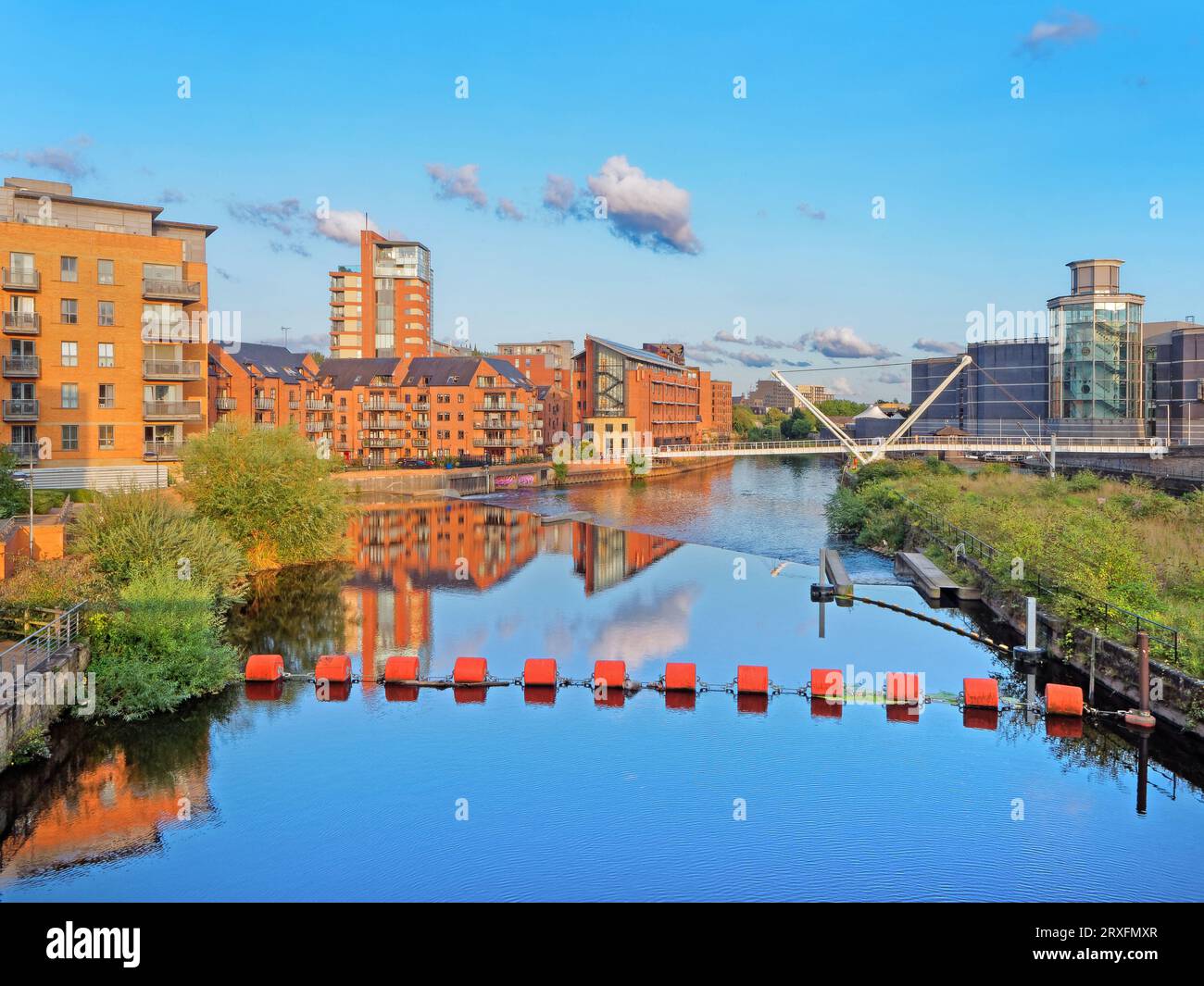 UK, West Yorkshire, Leeds, Royal Armouries Museum, Leeds Dock, Aire and Calder Navigation with Knights Way Bridge. Stock Photo