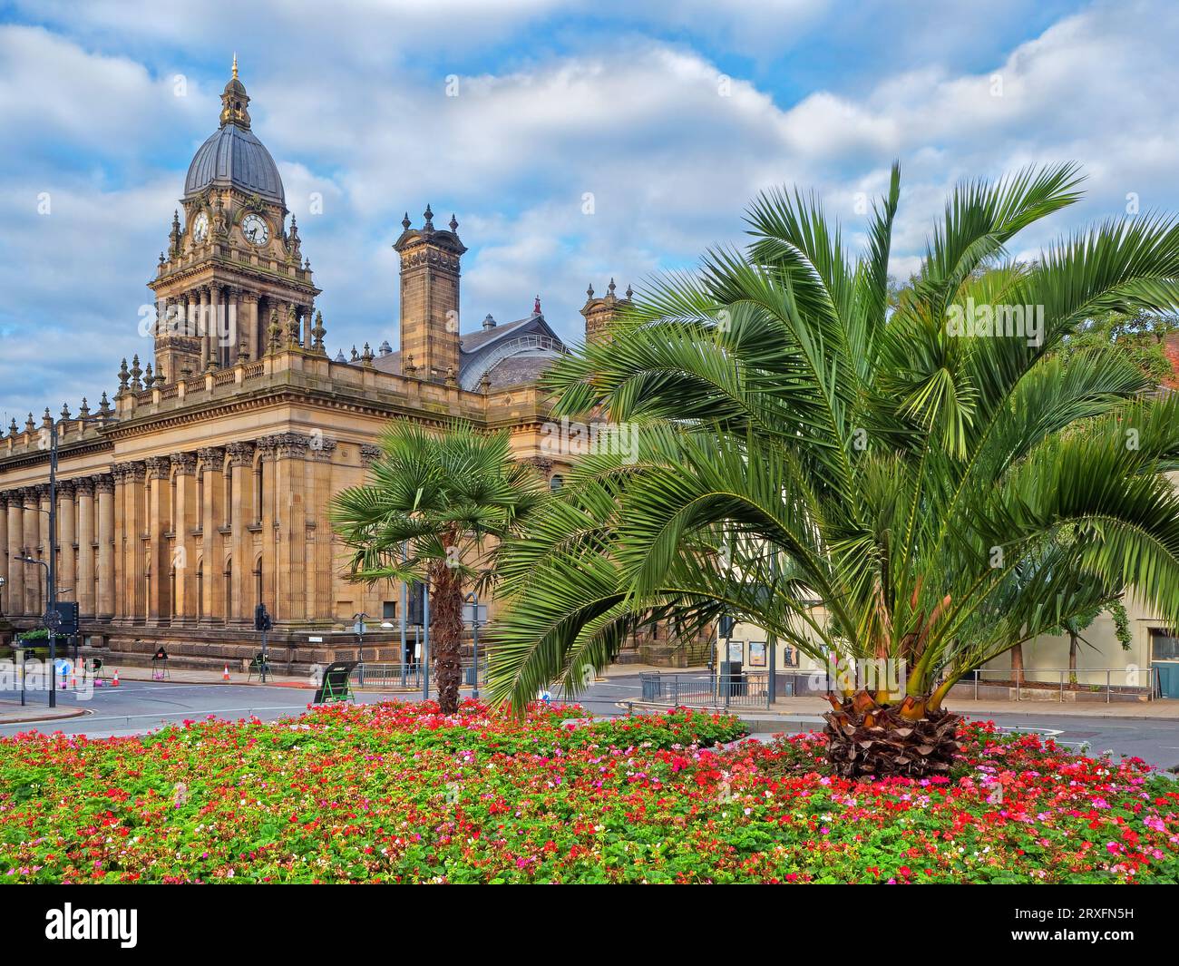 UK, West Yorkshire, Leeds, Leeds Town Hall from Mandela Gardens. Stock Photo