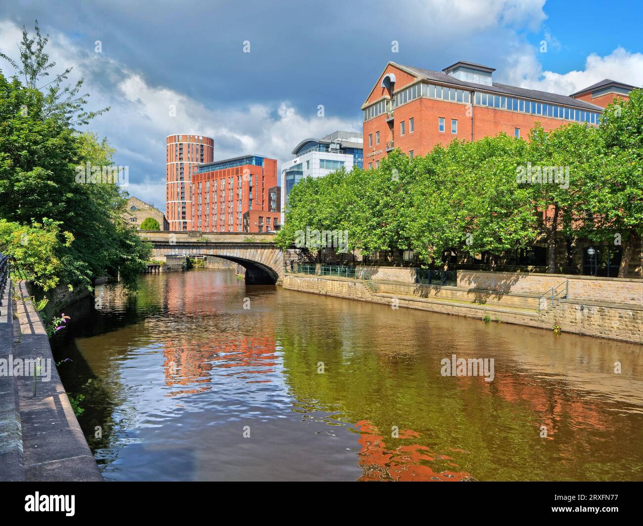 UK, West Yorkshire, Leeds, Victoria Bridge over the River Aire, surrounded by the Hilton Hotel, Office Buildings & Modern Waterfront Apartments. Stock Photo