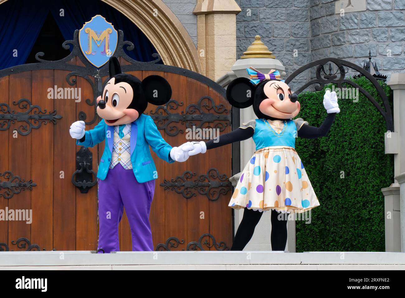 Mickey minnie mouse disney stars hi-res stock photography and images - Alamy