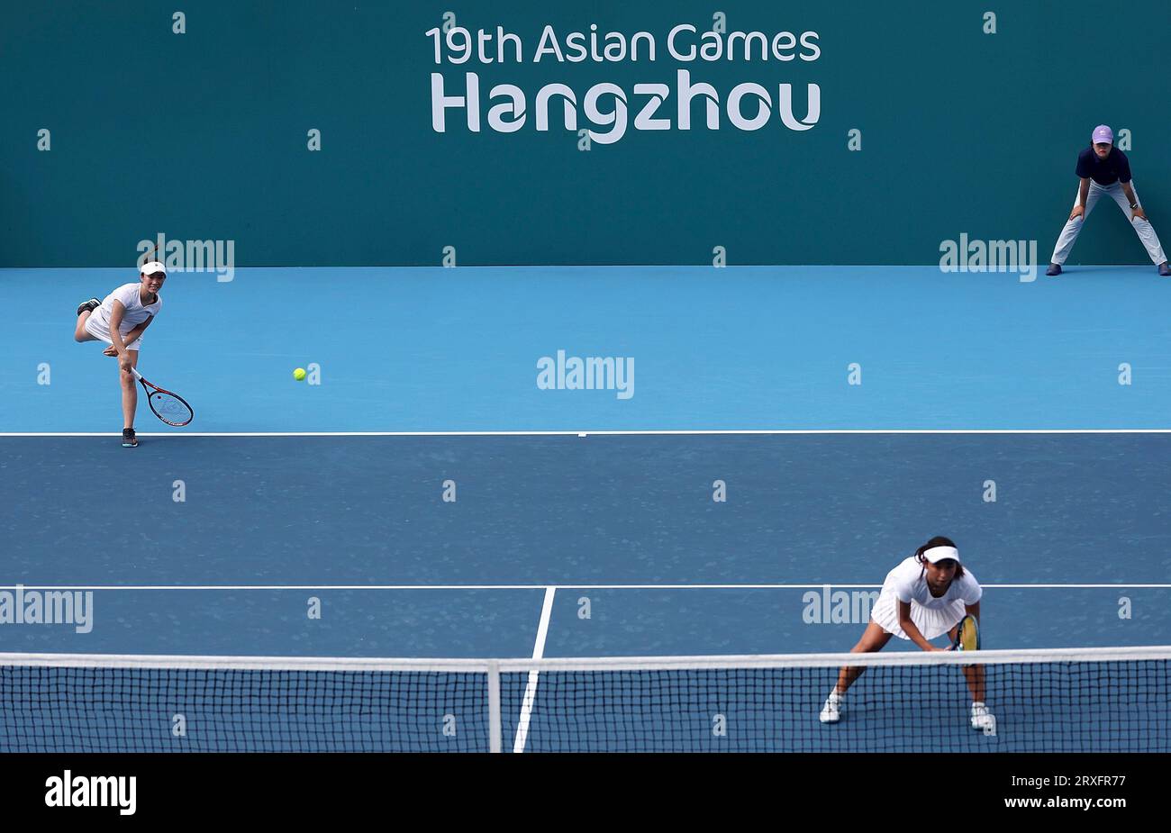 Hangzhou, China's Zhejiang Province. 25th Sep, 2023. Kobori Momoko (L)/Shimizu Ayano of Japan compete during the Women's Doubles Round Match of Tennis between Zhu Lin/Zheng Qinwen of China and Kobori Momoko/Shimizu Ayano of Japan at the 19th Asian Games in Hangzhou, east China's Zhejiang Province, Sept. 25, 2023. Credit: Meng Chenguang/Xinhua/Alamy Live News Stock Photo