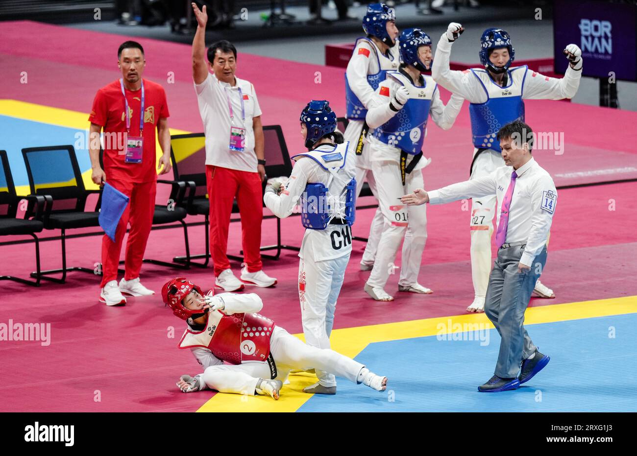 Hangzhou, China's Zhejiang Province. 25th Sep, 2023. Athletes of China celebrate during the Taekwondo Mixed Gender Team Gold Medal Contest between China and South Korea at the 19th Asian Games in Hangzhou, east China's Zhejiang Province, Sept. 25, 2023. Credit: Jiang Wenyao/Xinhua/Alamy Live News Stock Photo