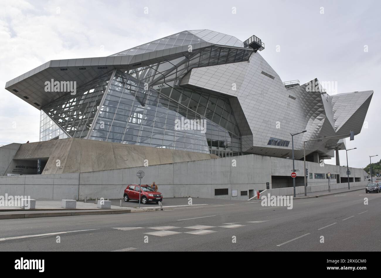 Musée des Confluences, Lyon, France, Deconstructivist style museum clad in glass & reflective metal, architects Coop Himmelb(l)au, under overcast sky Stock Photo