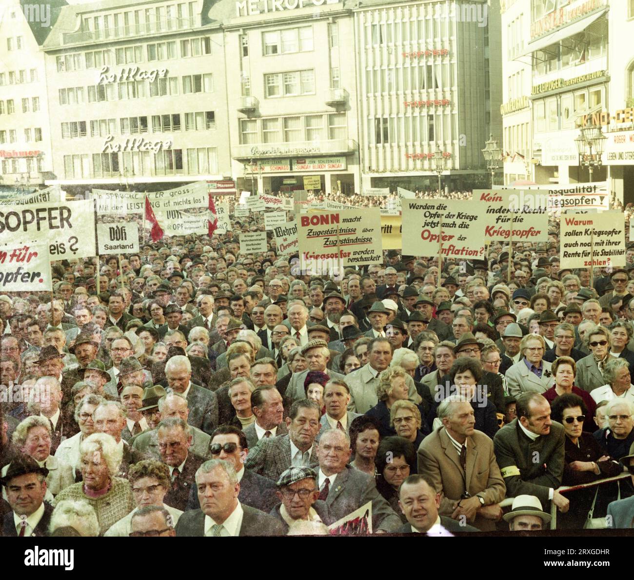 DEU, Germany: The historical colour photos from the times of the 70s show events and people from politics, culture, trade unions, working life Stock Photo