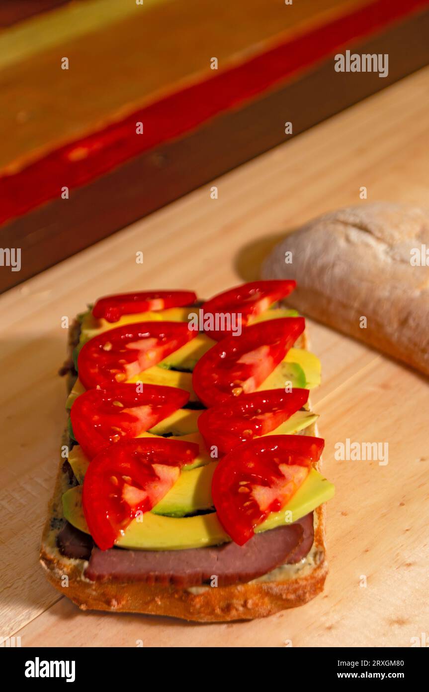 Aguacate y sandwich hi-res stock photography and images - Alamy