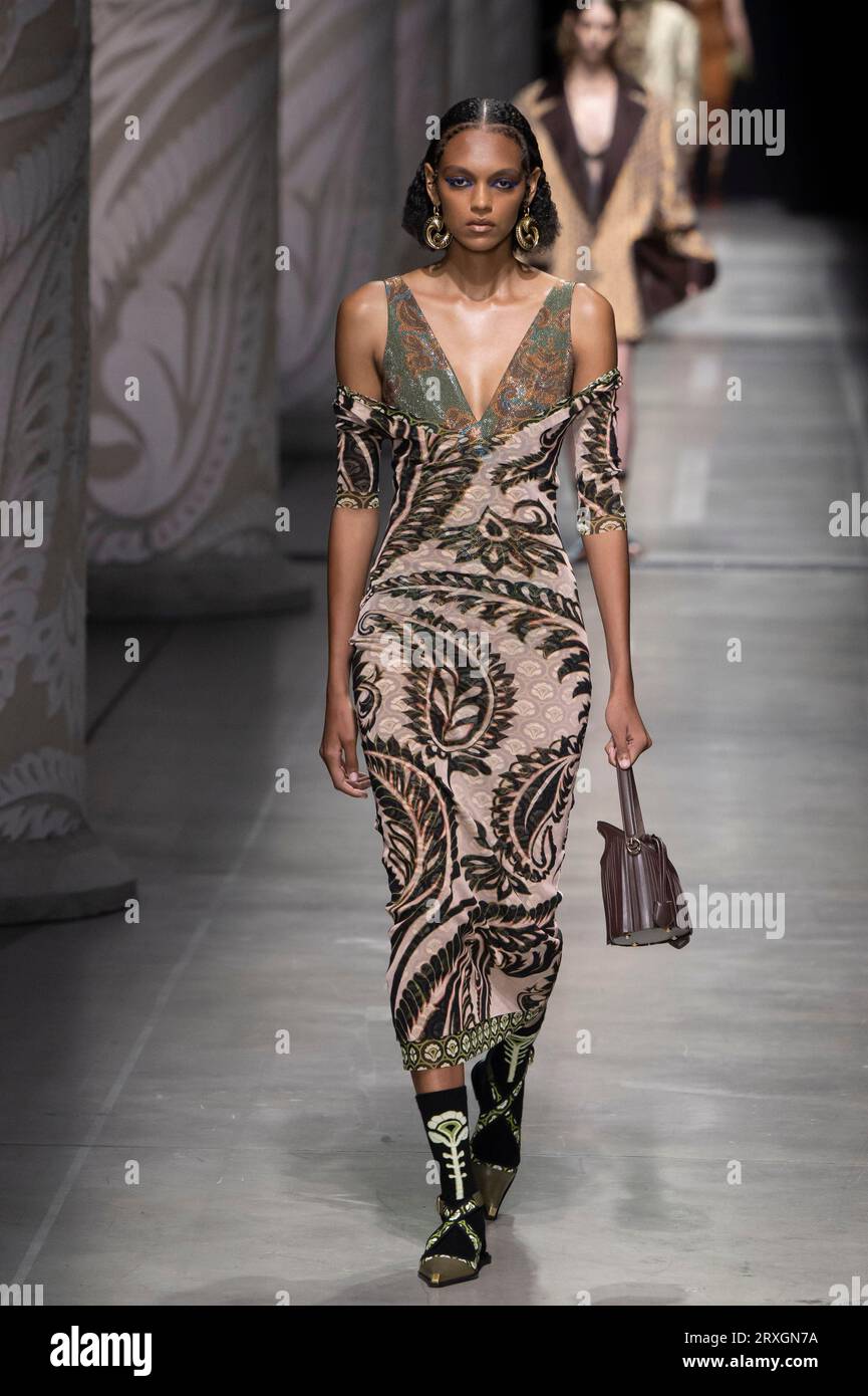 Etro-Spring-2024-Collection-Milan-Fashion-Week-MFW-Runway-Fashion