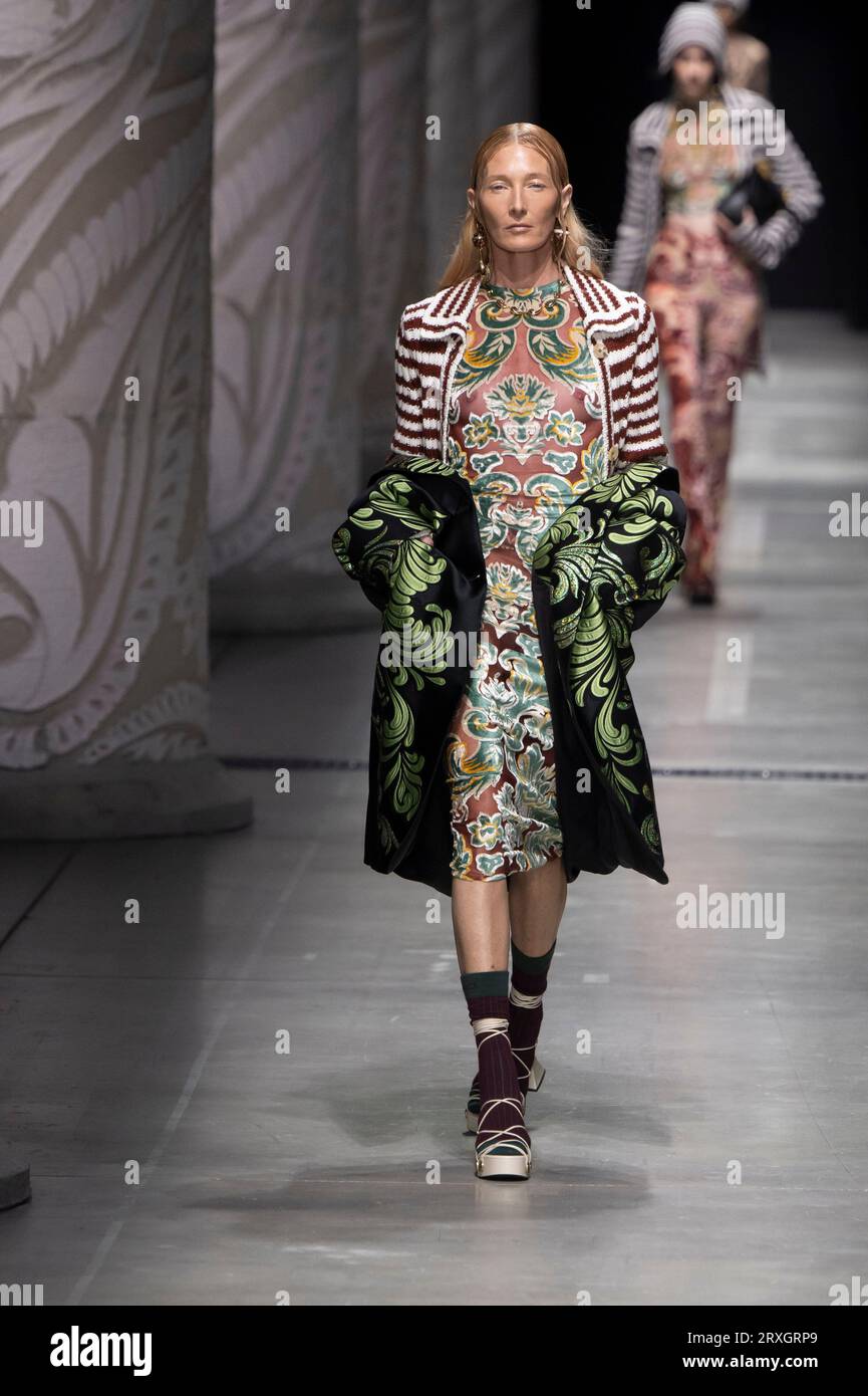 Etro-Spring-2024-Collection-Milan-Fashion-Week-MFW-Runway-Fashion