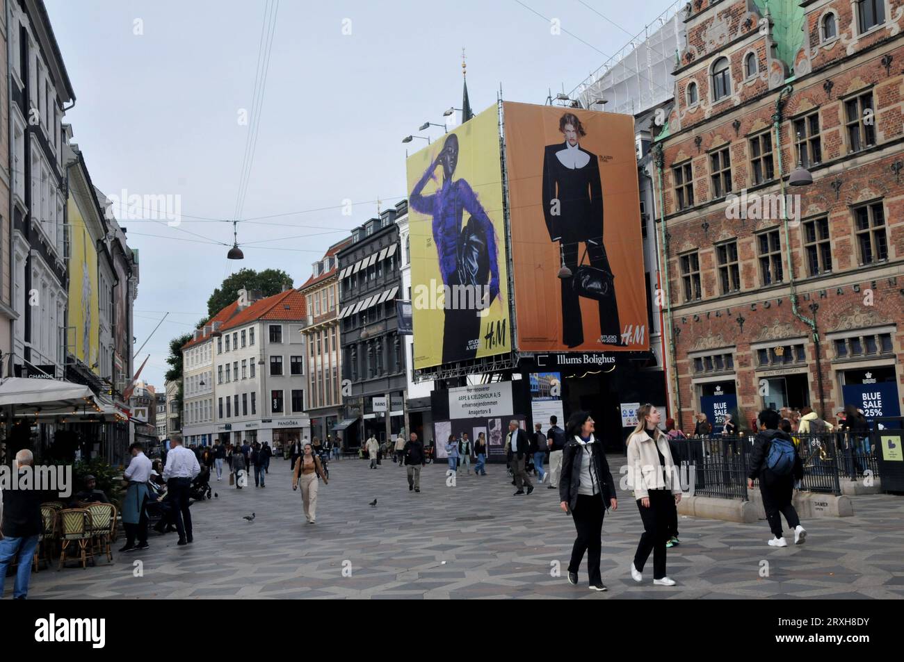 H m store canada hi res stock photography and images Alamy