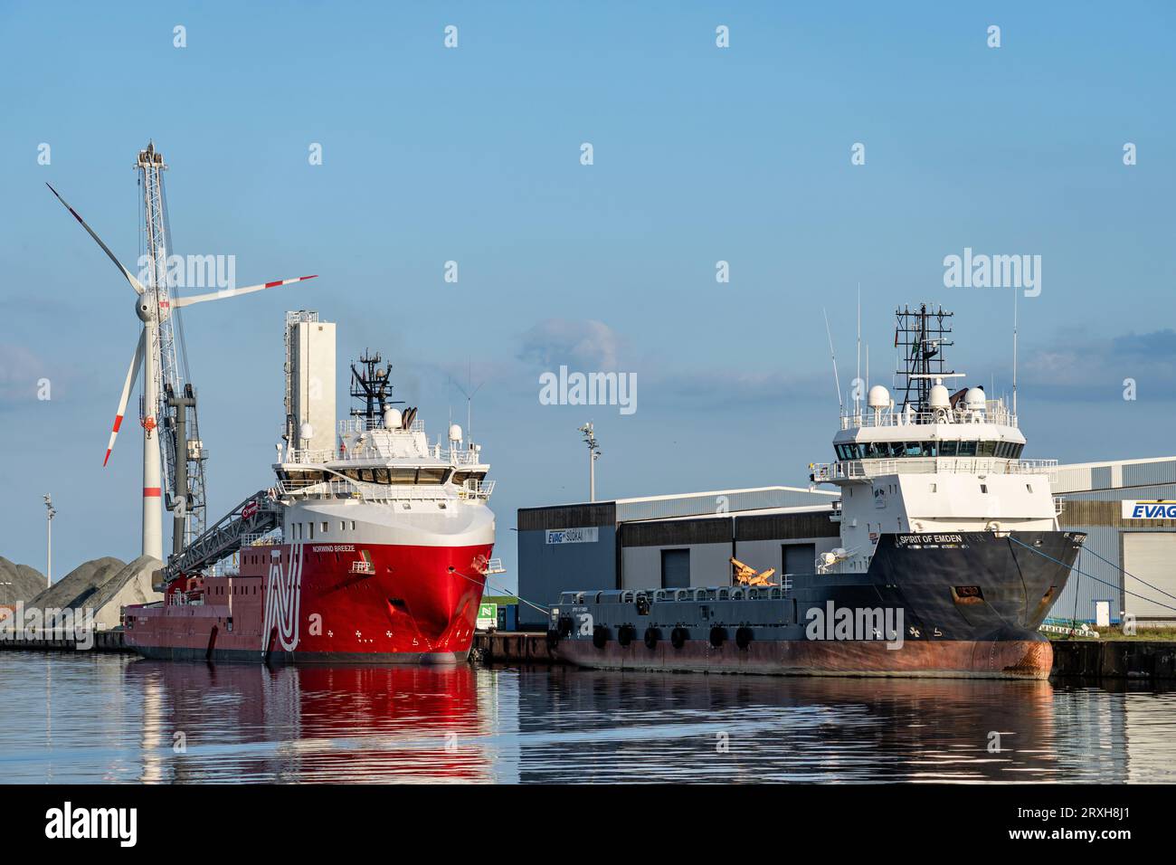 offshore vessels ‘Spirit of Emden’ and ‘Norwind Breeze’ in the port of