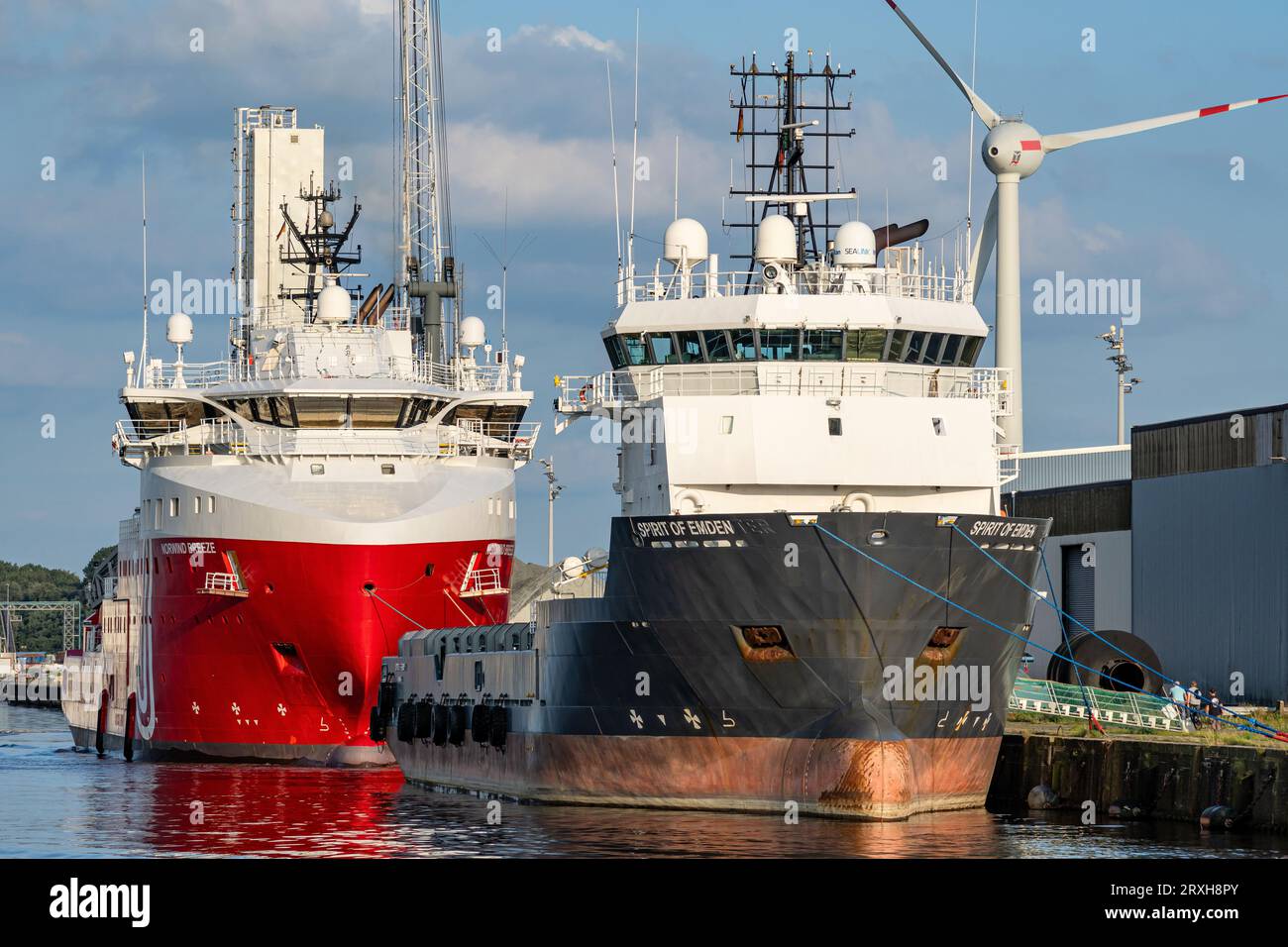 offshore vessels ‘Spirit of Emden’ and ‘Norwind Breeze’ in the port of