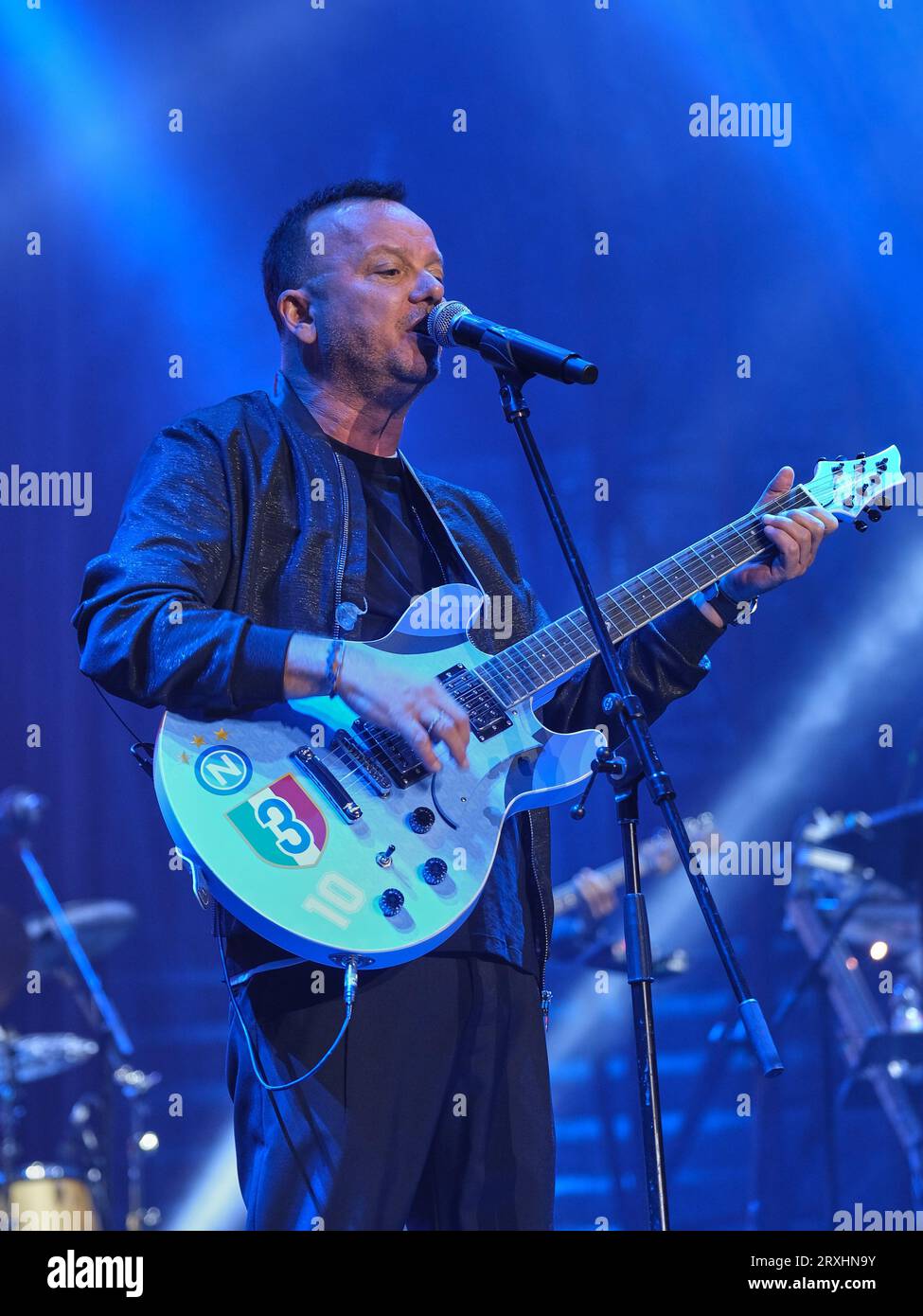 Verona, Italy. 25th Sep, 2023. Gigi D'Alessio during GIGI D'ALESSIO IN  ARENA, Italian singer Music Concert in Verona, Italy, September 25 2023  Credit: Independent Photo Agency/Alamy Live News Stock Photo - Alamy